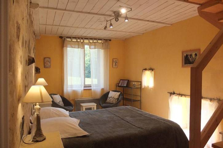 Gîte pour 2 personnes, avec vue ainsi que piscine et jardin à Cluny - 3