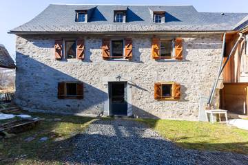 Gîte pour 8 personnes, avec jardin et vue à Loudervielle