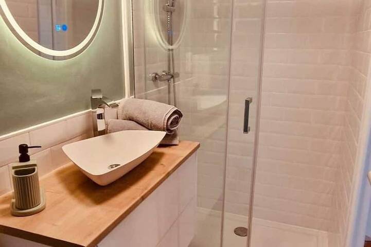 Apartamento entero, A quiet, authentic 1808 studio near Puy du Fou in Mauléon, Valle del Loira