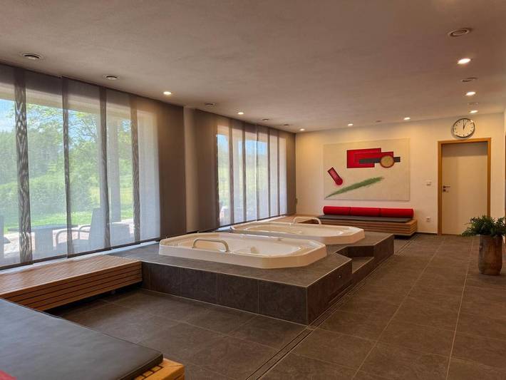 Hotel für 2 Personen, mit Balkon und Whirlpool sowie Terrasse und Garten in Bromskirchen - 2
