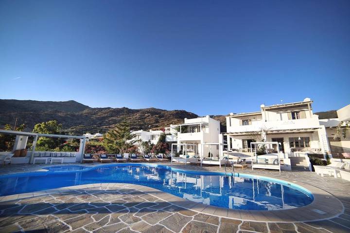 Appart’hôtel pour 2 personnes, avec Balcon et Terrasse ainsi que Jardin et Piscine