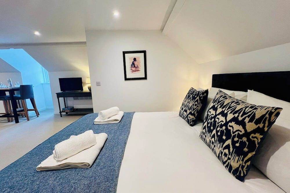 Entire apartment, Stylish Central Coach House Flat With Parking in Bury St Edmunds, Suffolk