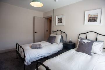 Apartment for 6 People in Southampton, South East England, Photo 1