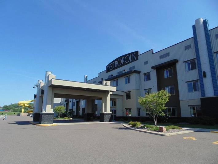 Resort para 5 personas, con terraza además de piscina y jacuzzi, Se admiten mascotas - 1