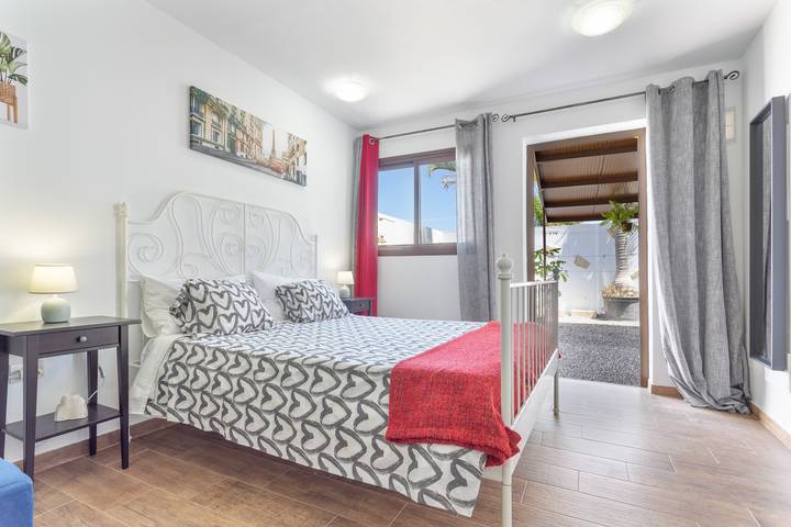 Ganze Wohnung, Ferienwohnung 'Las Palmeras B' mit Meerblick, Gemeinschaftsterrasse und Gemeinschaftsgarten in Güímar, Teneriffa Süd