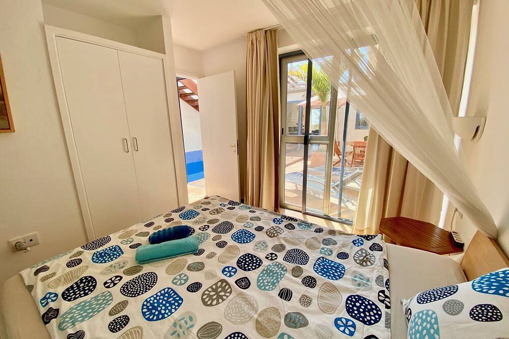 Bungalow, privater Pool und Glasfaser-Internet, nah am Meer, geschützter Patio. in Playa Esmeralda Norte, Südliche Bucht Costa Calma