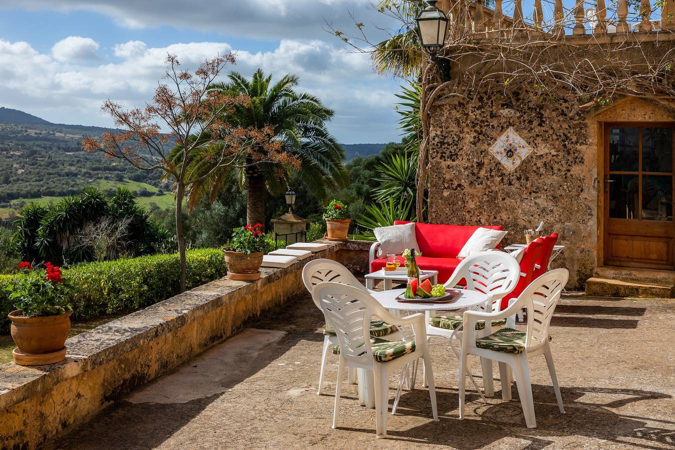 Ferienhaus 'Finca Ses Coves' mit Bergblick, privater Terrasse und Wlan in Petra (Mallorca), Mallorca Inselmitte