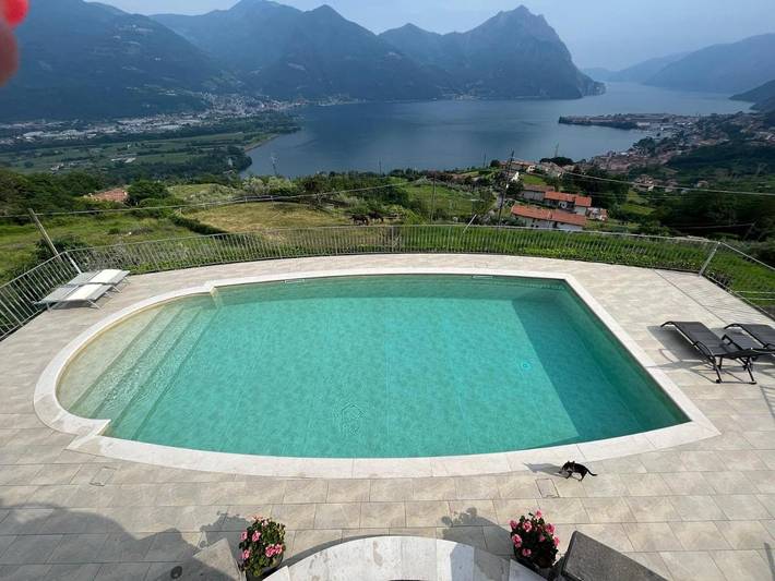 Gîte pour 8 personnes, avec piscine et vue sur le lac ainsi que jardin et vue, animaux acceptés à Lovere - 2