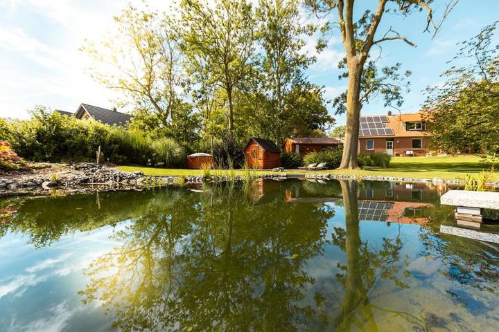 Ferienwohnung für 4 Personen, mit Whirlpool und Terrasse sowie Garten und Pool in Wremen