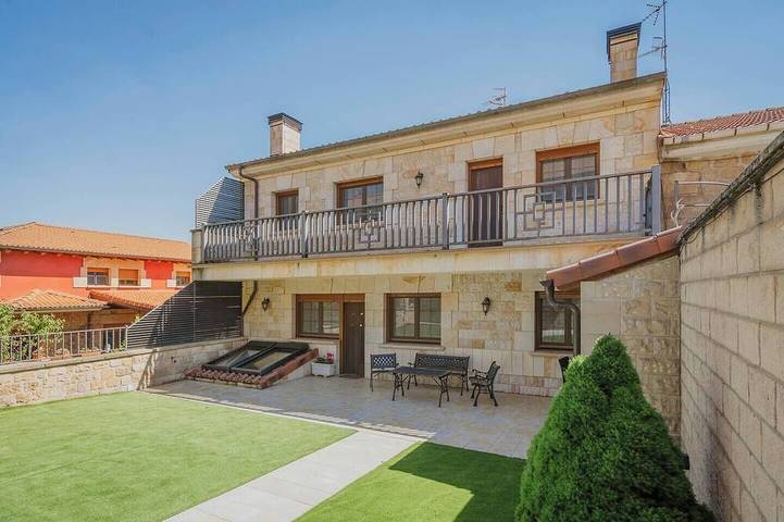 Ferienhaus für 15 Personen, mit Balkon und Garten - 1