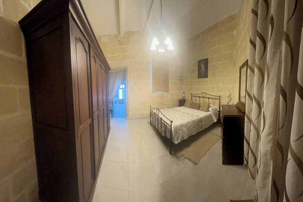 Charming 1-bedroom house with Ac, Wifi in beautiful Birzebbugia in Gudja, Malta Island