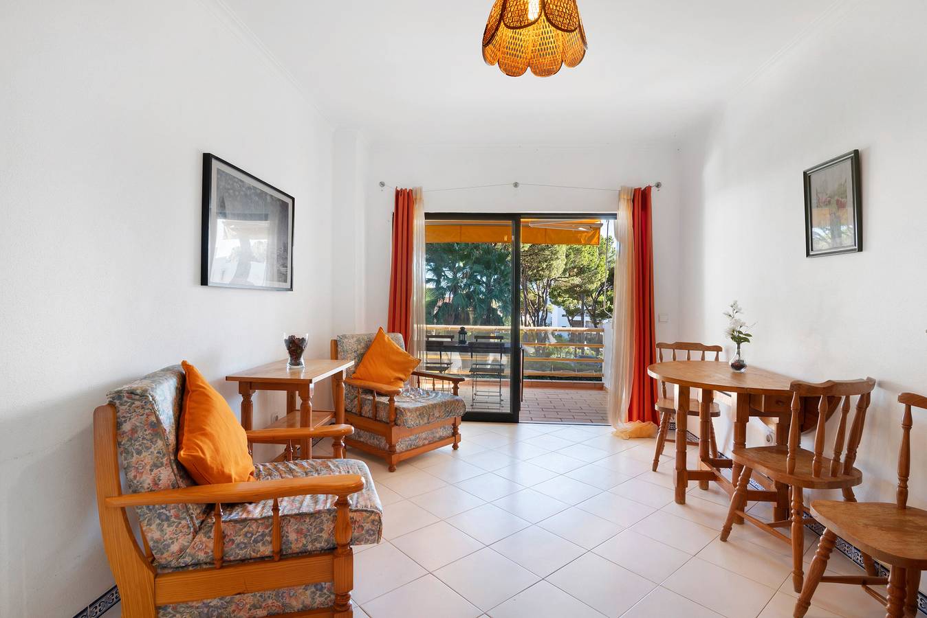 Apartamento inteiro, Apartamento 'Sol Nascente 2' com Piscina Privada, Terraço Partilhado e Wi-Fi in Vilamoura, Quarteira