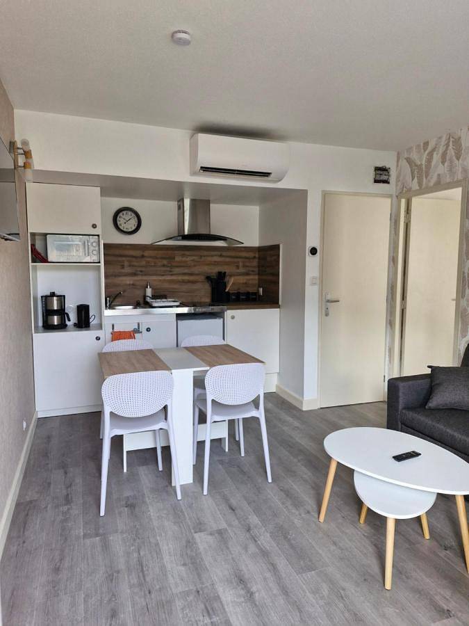 Hôtel pour 2 personnes, avec Terrasse et Jardin ainsi que Piscine et Vue à Les Vans - 4