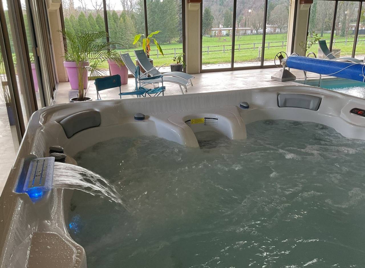 Chambres d'hôtes Ma Tranquillité - Piscine et Spa - Chambre Lila in Courpière, Parc Naturel Régional Livradois-Forez