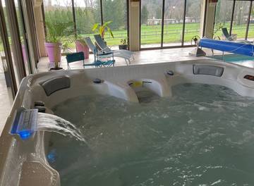 Cottage pour 2 personnes, avec jacuzzi et jardin dans le Puy-de-Dôme