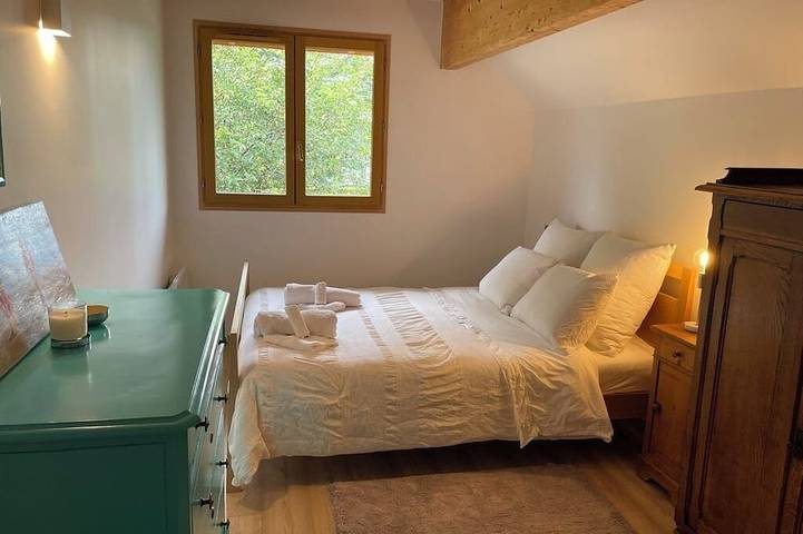 Schönes eingezäuntes Familienhaus, wenige Schritte vom Annecy-See in Menthon-Saint-Bernard in Menthon-Saint-Bernard, Annecy und Umgebung