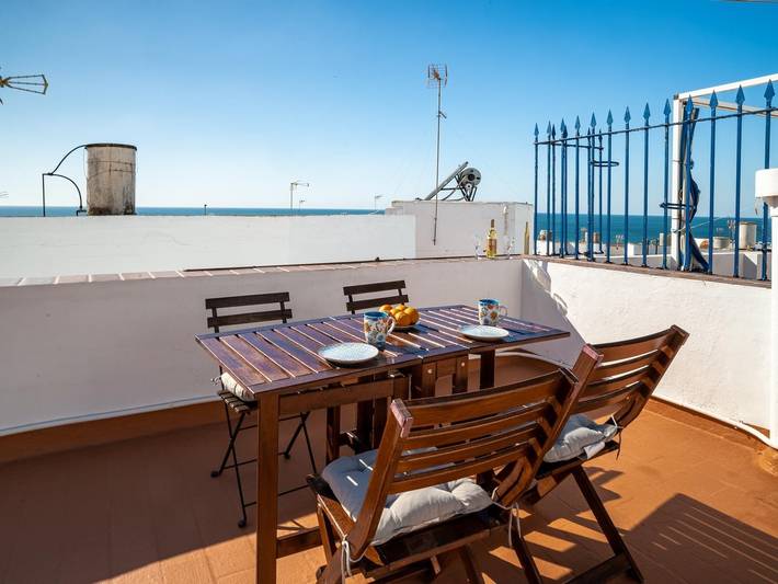 Charming holiday apartment in the Fishermen quarter in Conil, with roof terrace in Playa de los Bateles (Conil de la Frontera), Conil de la Frontera