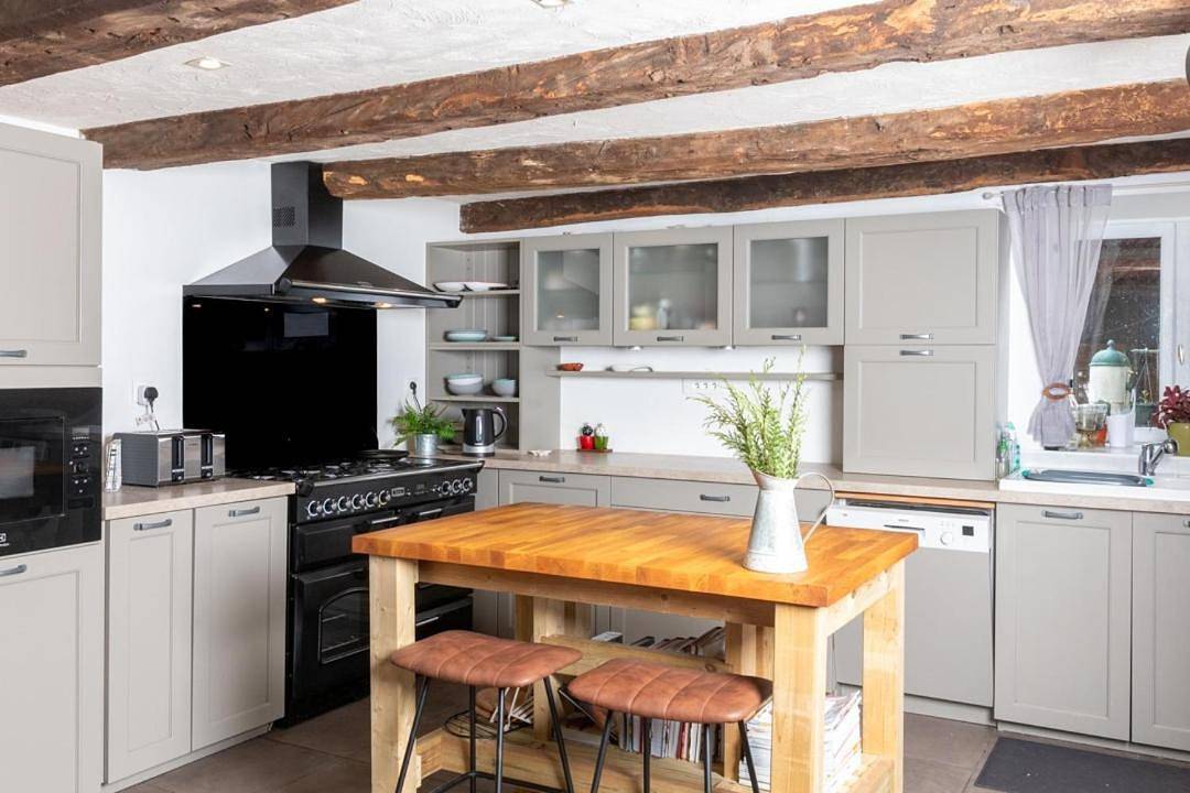 Four-Bedroom Holiday Home in Oradour-sur-Vayres, Parc naturel régional Périgord-Limousin