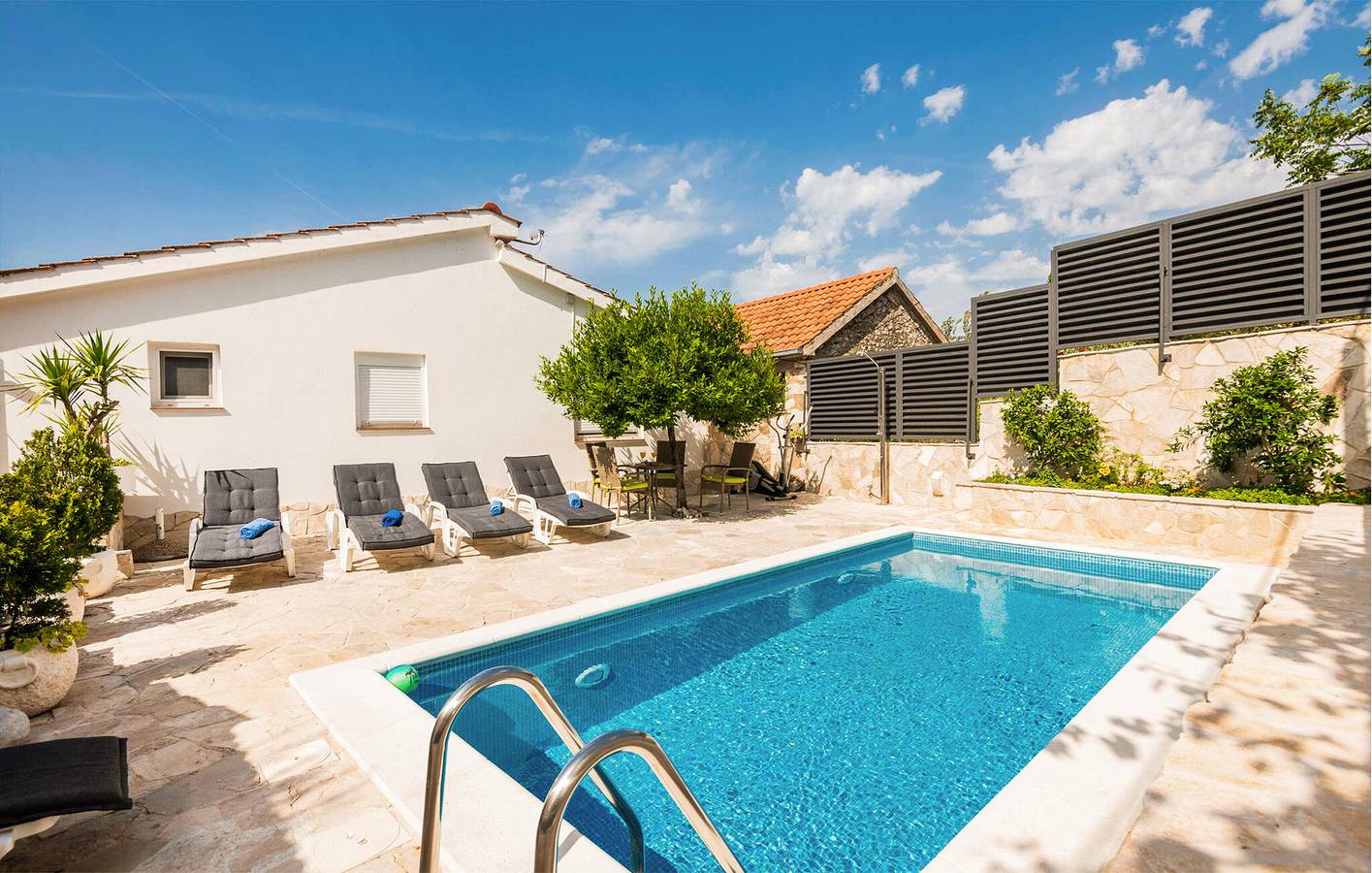 Gemütliche 1-Zimmer-Wohnung mit Pool, WLAN und Terrasse in der Nähe der Neretva in Dubrovnik-Neretva