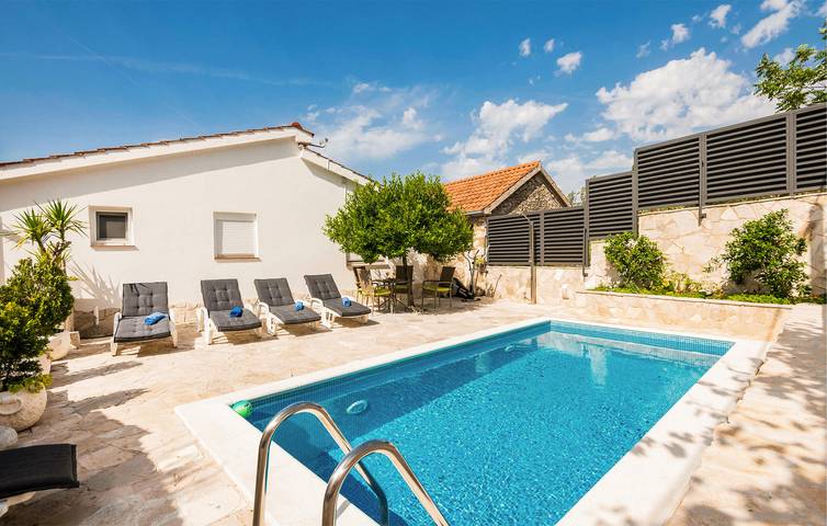 Gemütliche 1-Zimmer-Wohnung mit Pool, WLAN und Terrasse in der Nähe der Neretva in Dubrovnik-Neretva