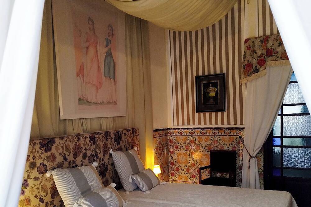 Itálica room in palace house in Écija (Sevilla), Écija