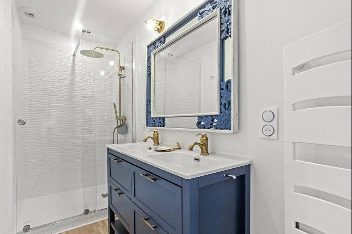 Entire holiday apartment, Saint Raphaël, center , train station , 1 room in Saint-Raphaël, Massif de l'Esterel