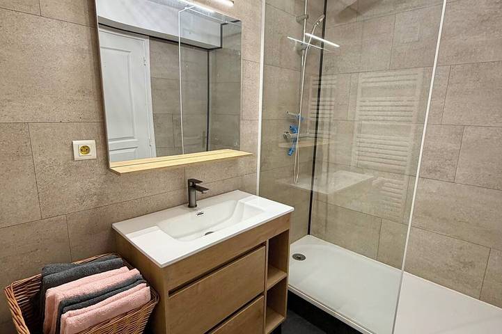Ganze Wohnung, L'émeraude - Charming Apartment in Riom in Riom, Regionaler Naturpark Volcans d'Auvergne