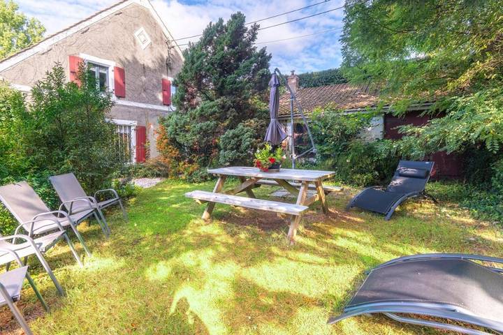 Location de vacances pour 6 personnes, avec terrasse à Rety