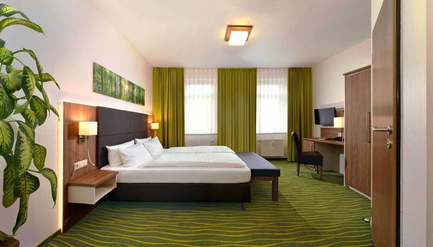 Hotel für 3 Personen, mit Terrasse und Garten in Glauchau - 2