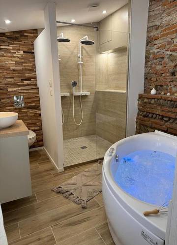 Gîte pour 2 personnes, avec terrasse et jacuzzi à Tournefeuille