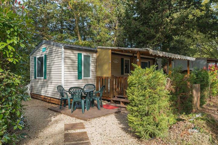 Camping pour 6 personnes, avec terrasse et piscine à La Roque-d'Anthéron