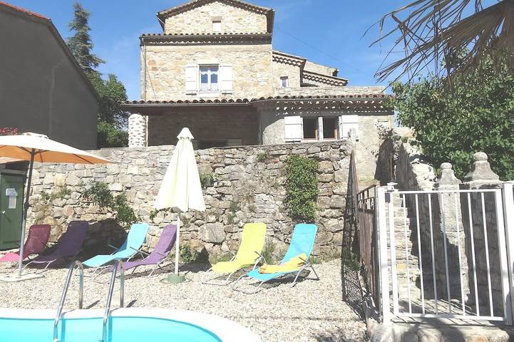 Location de vacances pour 6 personnes, avec piscine et terrasse à Saint-Paul-le-Jeune