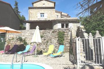 Gîte pour 6 personnes, avec piscine et terrasse à Saint-Paul-le-Jeune