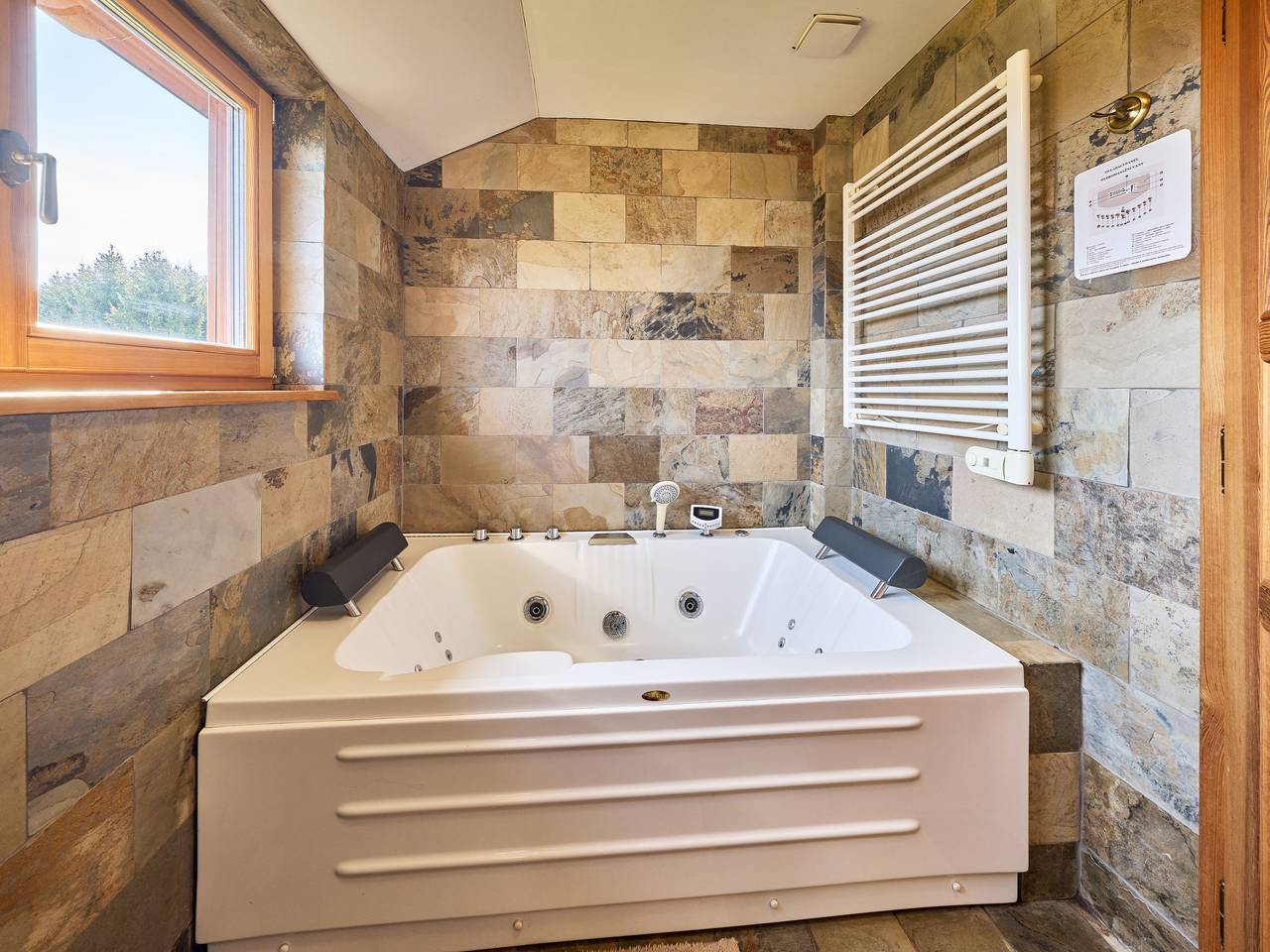 Timber Lodge with Hydromassage in Jílové u Držkova, Liberec (region)
