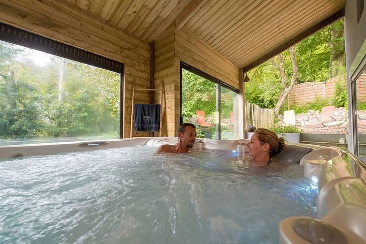 Gîte pour 2 personnes, avec sauna ainsi que jacuzzi et terrasse à Clerques