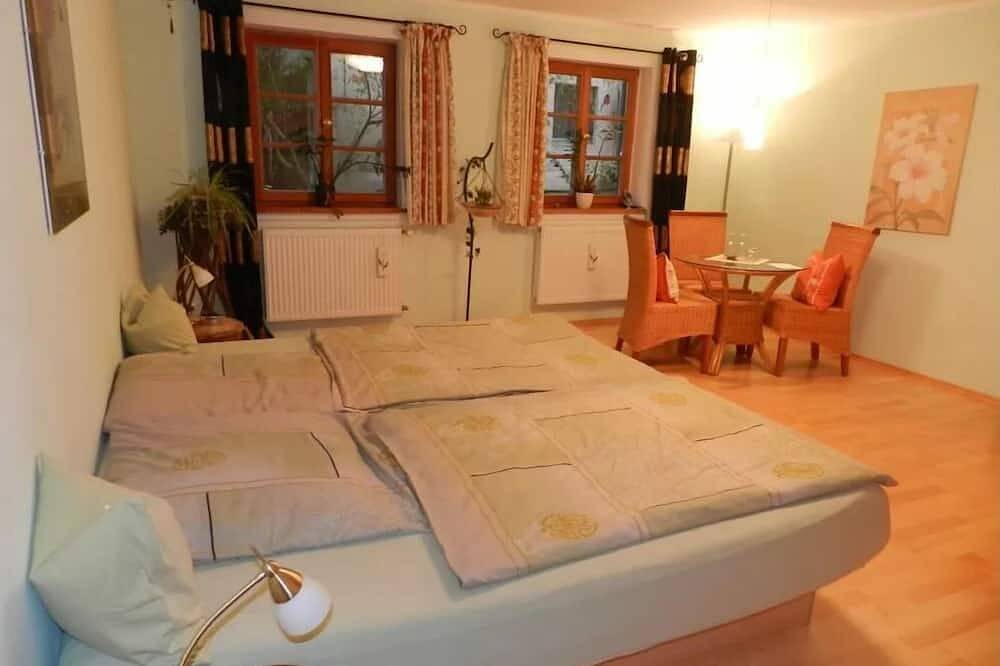 Ganze Wohnung, Moderne Ferienwohnung Wolke 2 mit Wasserbett in Egglham, Ostbayern