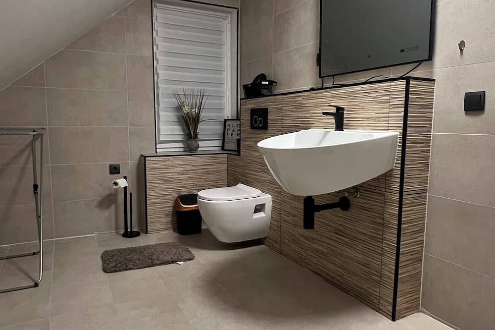 2-Zimmer-Traumwohnung, voll möbliert, nahe Frankfurt mit privater Dachterrasse in Mühlheim am Main, Landkreis Offenbach