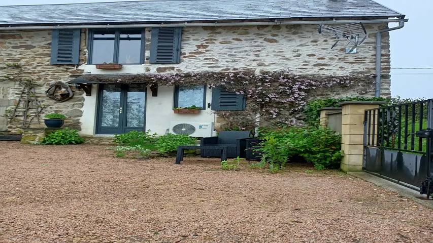 Location de vacances pour 3 personnes, avec jardin à Teilhet