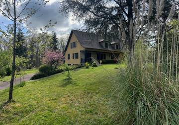 Location de vacances pour 2 personnes, avec vue ainsi que terrasse et jardin à Saint-Estèphe (Dordogne)