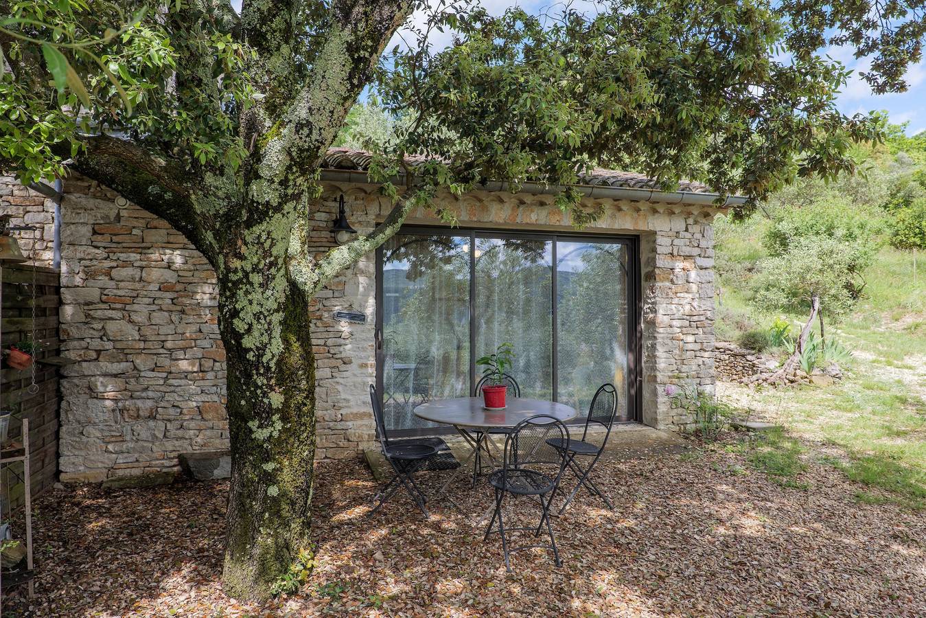 Apartamento entero, Gite du Mouredon con vistas al pueblo y la cueva Chauvet, cerca de Vallon Pont d'Arc in Vallon-Pont-d'Arc, Ardèche