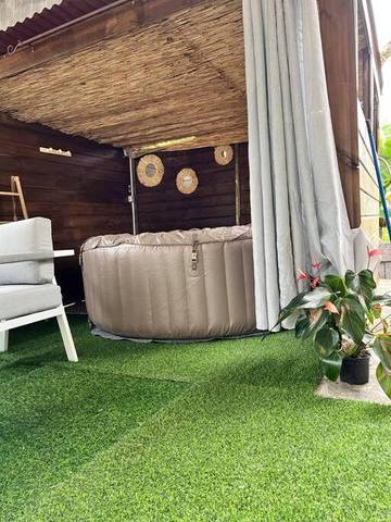 Location de vacances pour 10 personnes, avec jardin et jacuzzi à Salazie