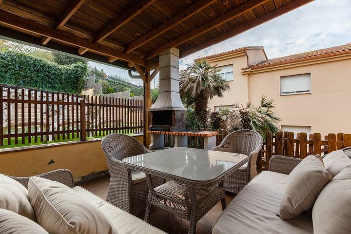 Casa de vacaciones 'Collbato Resort' con vistas a la montaña, Wi-Fi y aire acondicionado in Collbató, Interior de Barcelona
