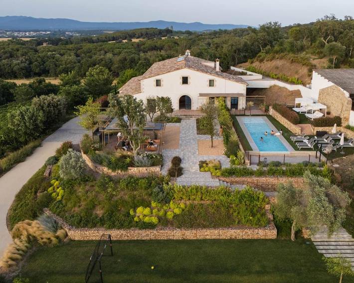 Casa rural para 21 personas, con Balcón y Terraza además de Jardín y Piscina en Llagostera