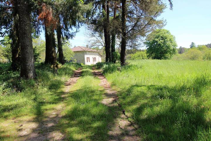 Gîte pour 6 personnes, avec jardin dans Parc naturel régional Périgord-Limousin - 2