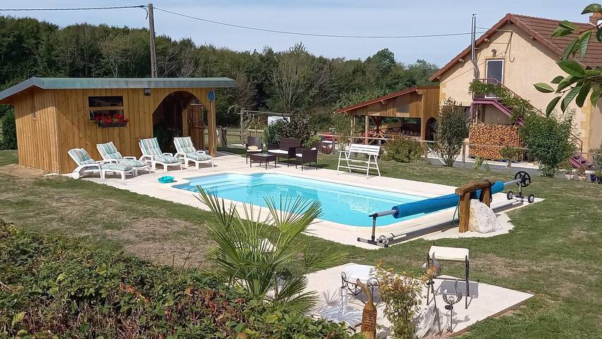 Gîte pour 3 personnes, avec Terrasse ainsi que Jardin et Piscine dans Gilly-sur-Loire