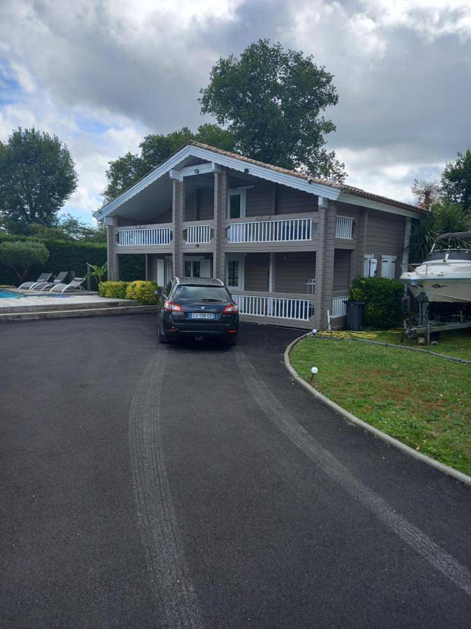 Chalet pour 8 personnes, avec Balcon et Terrasse ainsi que Jardin et Piscine à Mios