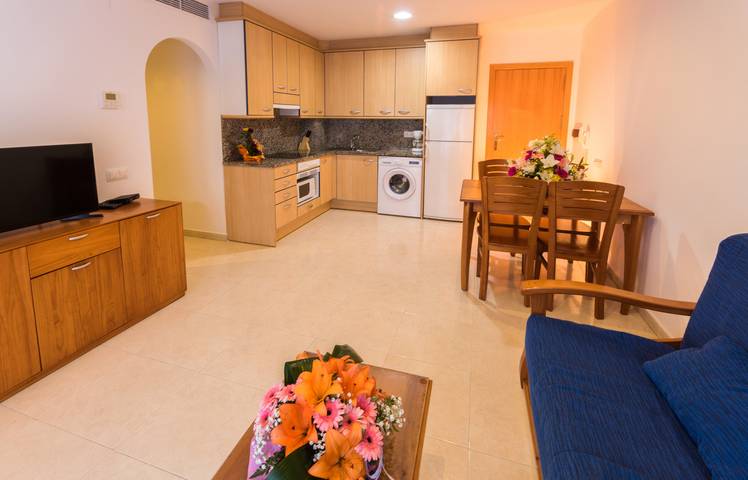 Ferienwohnung für 4 Personen, mit Terrasse und Pool in Roses