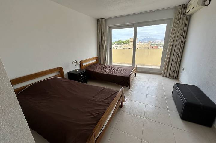 Large 4 bedroom detached villa private pool in walled garden.  5 minute to Sea. in Isla Plana, Carthagène