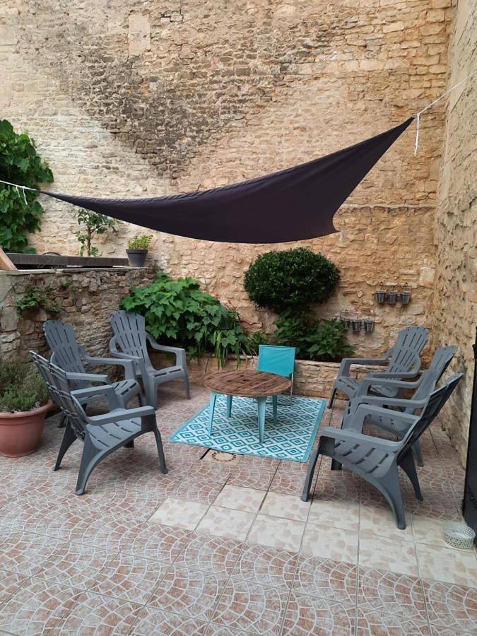 Three-Bedroom Townhouse in Mondeville, Région de Caen