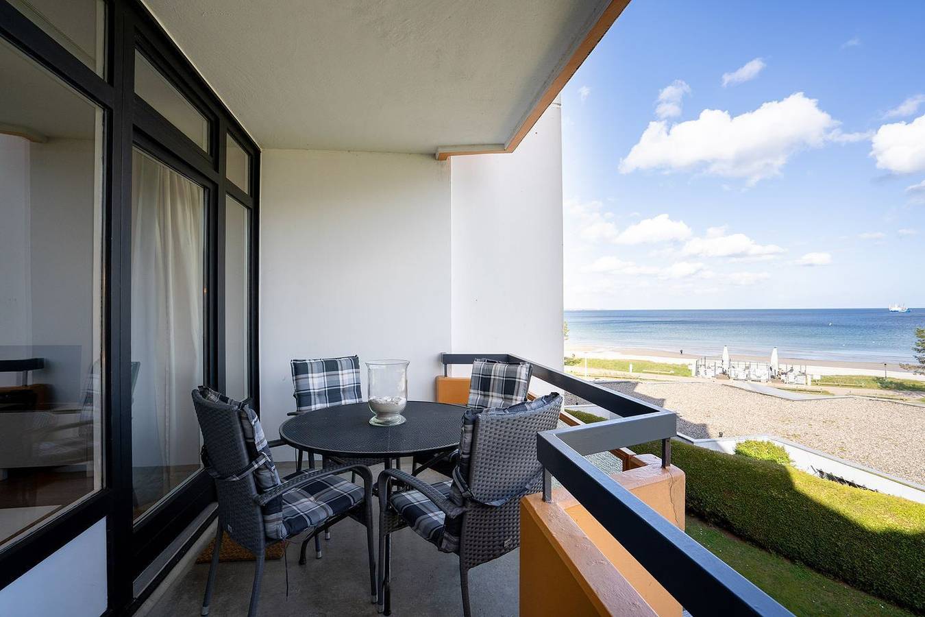 Ganze Wohnung, Ferienwohnung Berliner Hof App. 306 – Seeblick mit Balkon direkt am Strand von Scharbeutz in Themenstrände Scharbeutz, Ostholstein